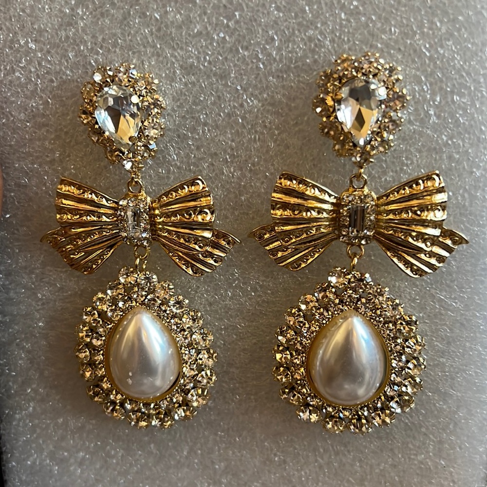 Vintage Gold Color Bowknot Crystal Earrings